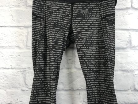 Black & Grey Athletic Capris Lululemon, Size S For Sale